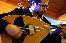 PICT2020 small O GIALOS BAND LUTE.jpg - 34044 Bytes